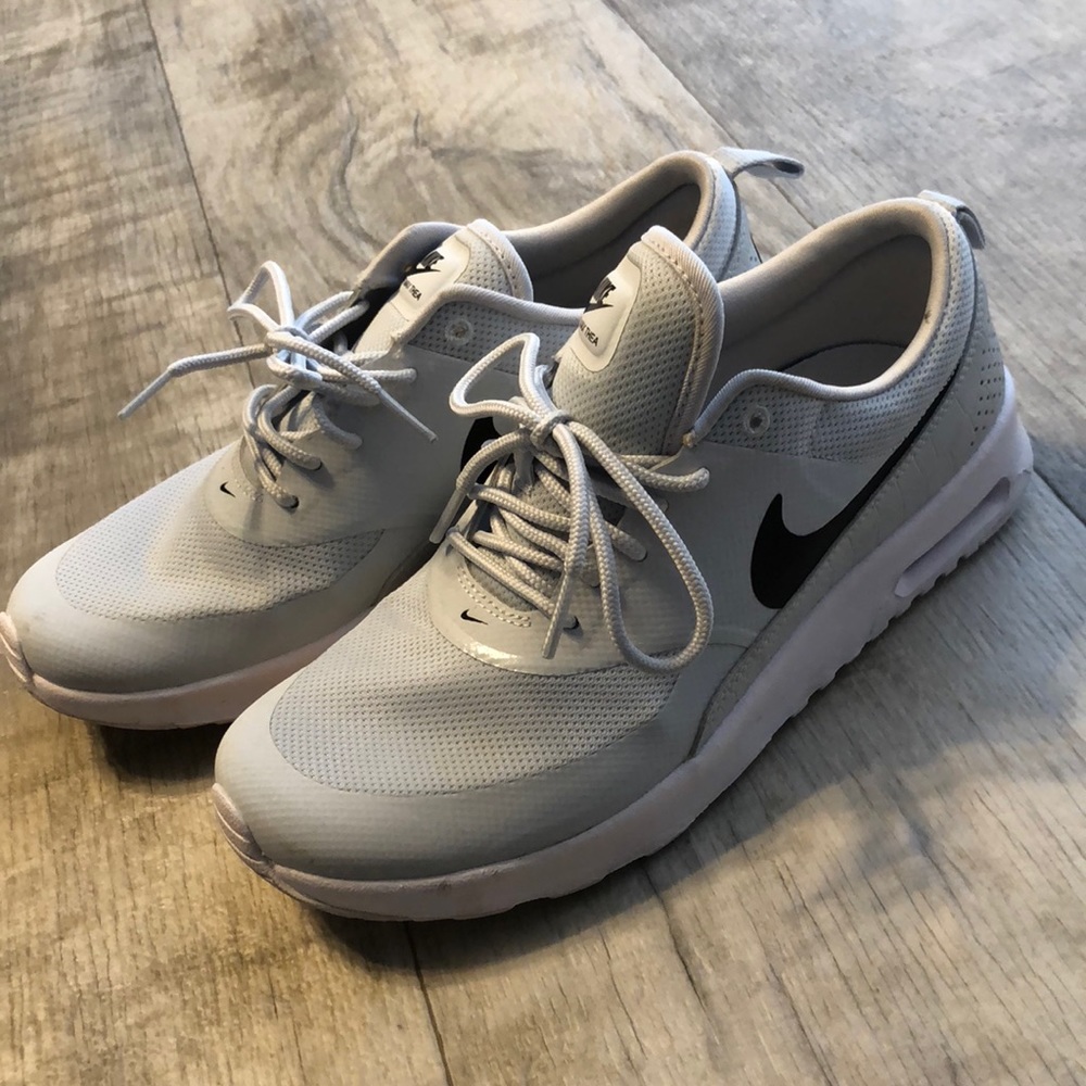 Light Gray Nike Tennis Shoes